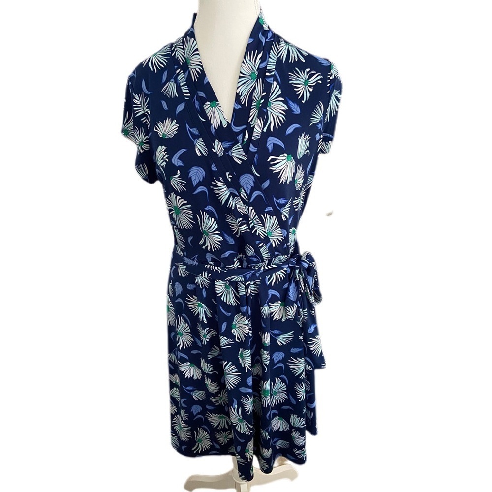 Liz Claiborne Faux Wrap Dress Blue and White Floral Knee Length V Neck Size M - Picture 2 of 12